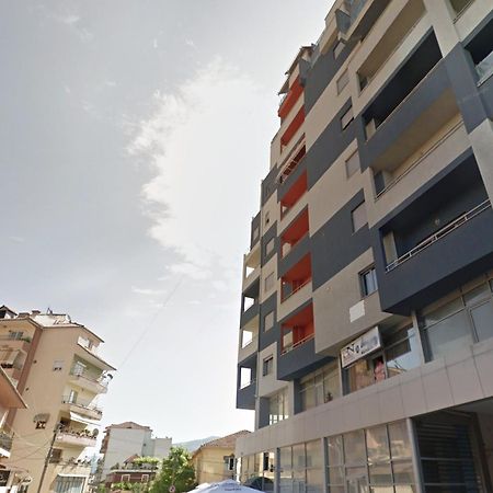 Cozy Elegance Above Korca Apartment Exterior foto