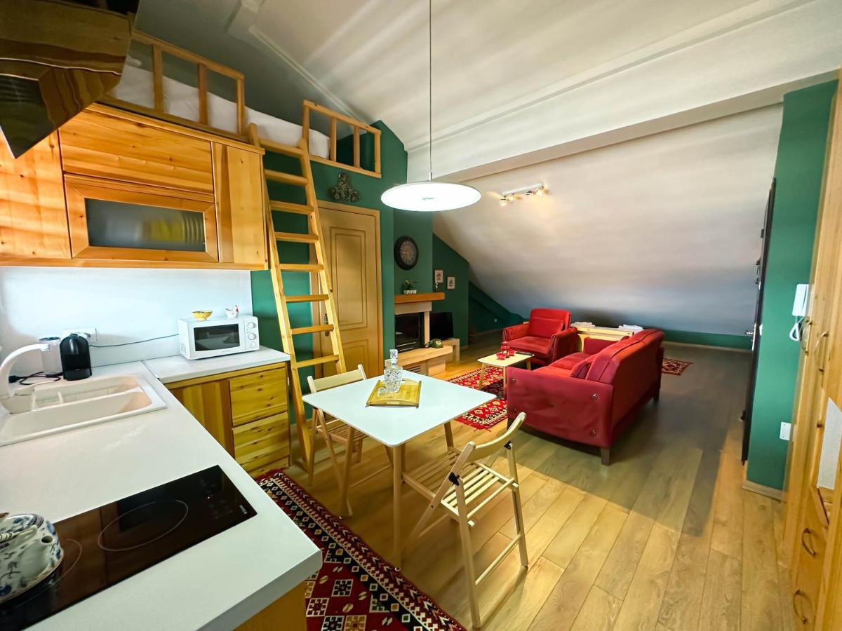 Cozy Elegance Above Korca Apartment Exterior foto