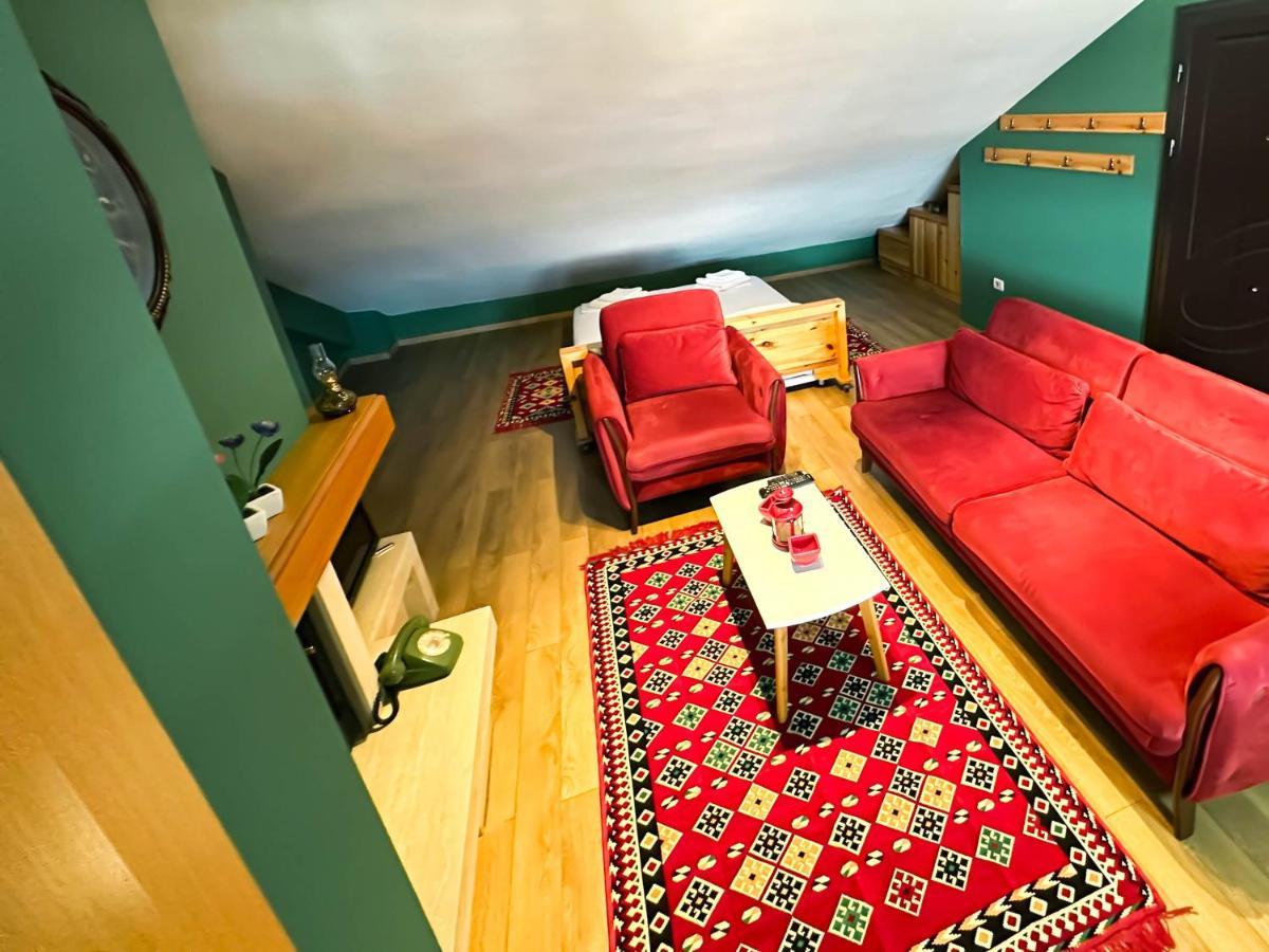 Cozy Elegance Above Korca Apartment Exterior foto