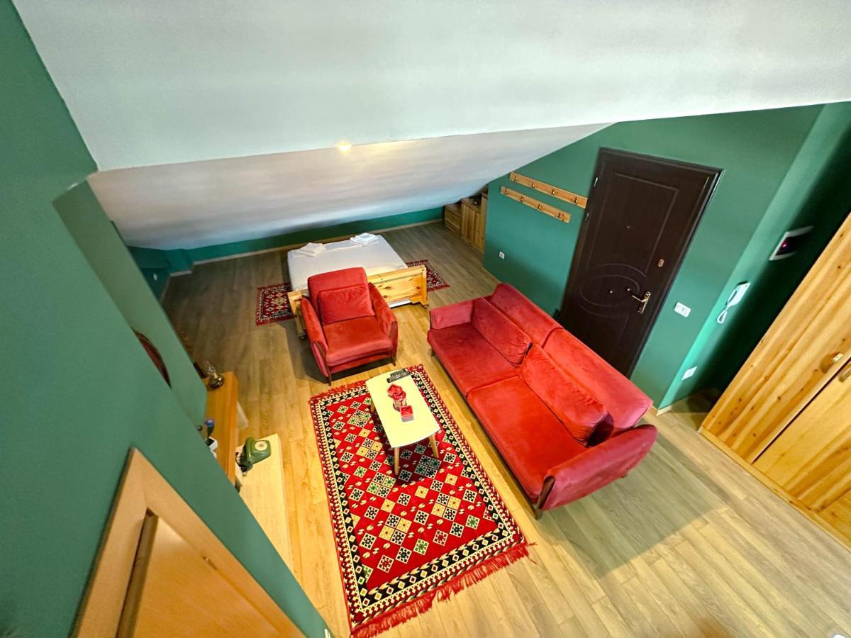 Cozy Elegance Above Korca Apartment Exterior foto