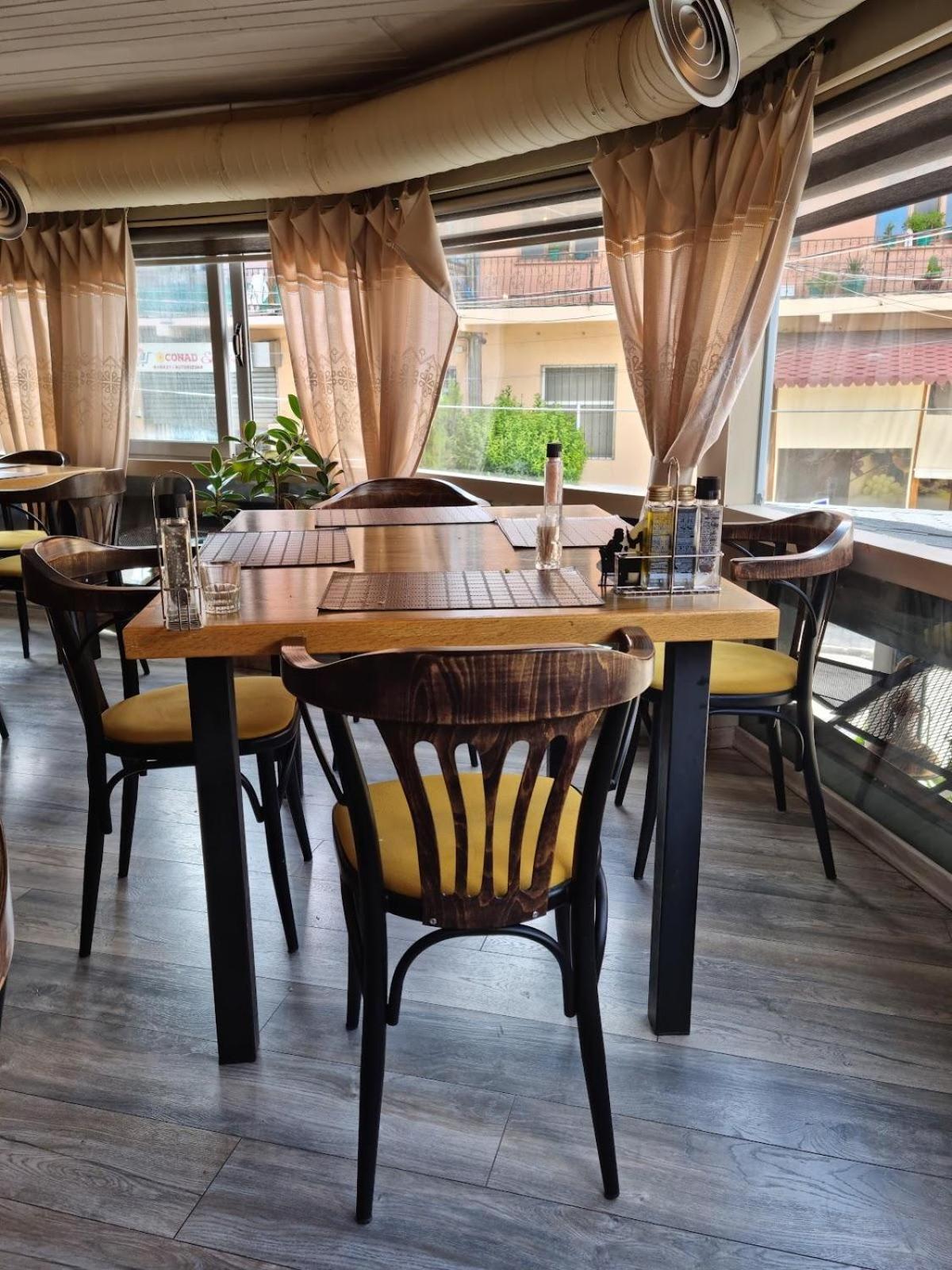 Cozy Elegance Above Korca Apartment Exterior foto
